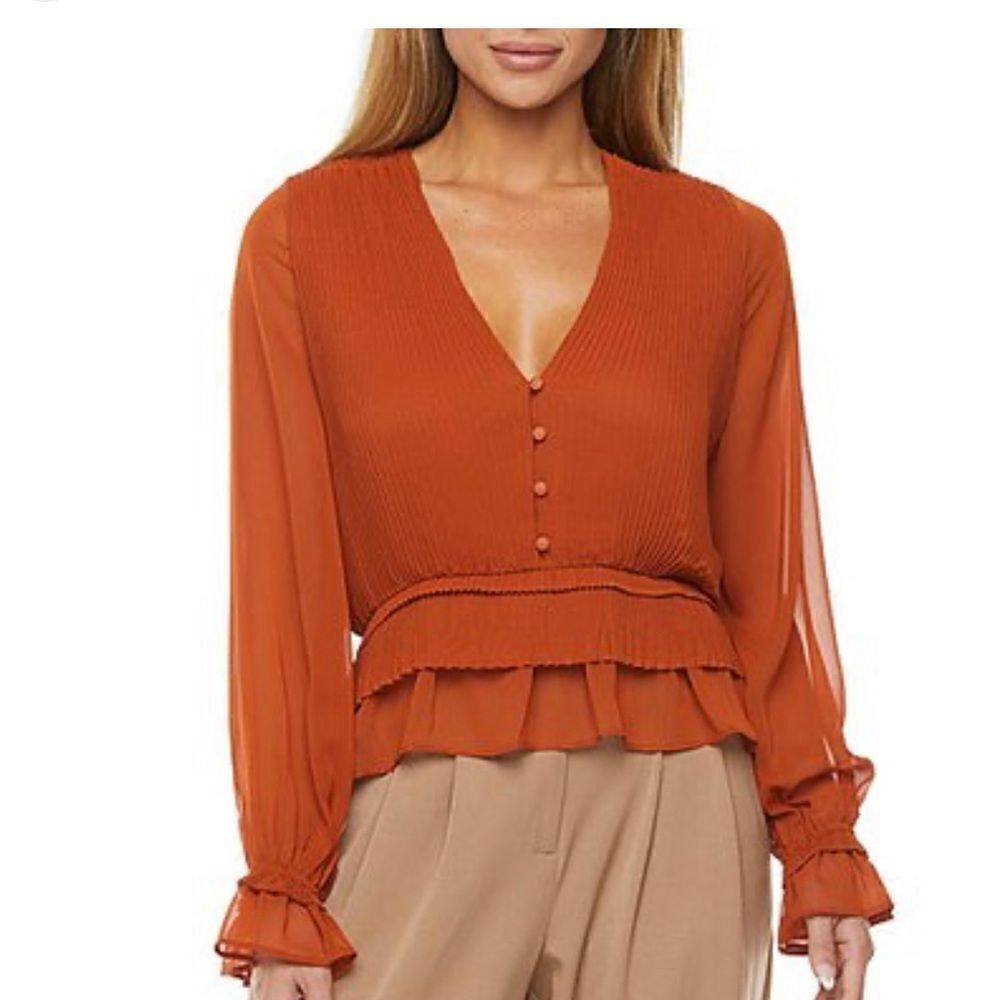 - Ryegrass orange pleated flared sleeve top. Size 12